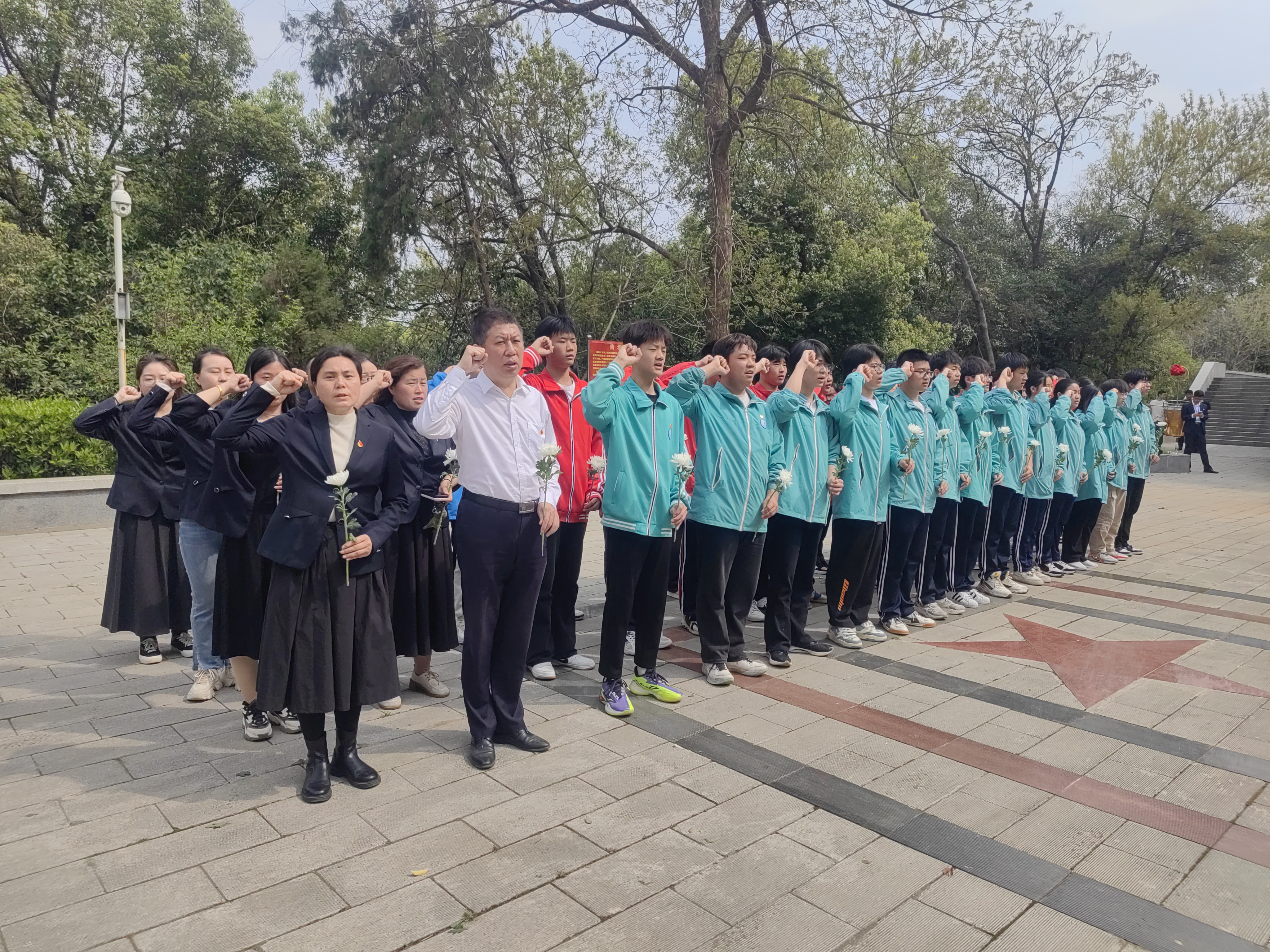 我校開展“緬懷革命先烈，弘揚(yáng)紅色基因“清明祭英烈活動(dòng)(圖6)