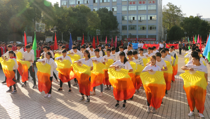 湖北省工業(yè)建筑學(xué)校第二十六屆秋季田徑運(yùn)動會盛大開幕(圖4)