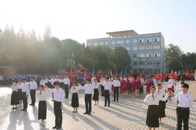 湖北省工業(yè)建筑學(xué)校2019年秋季田徑運動會成功開幕(圖4)